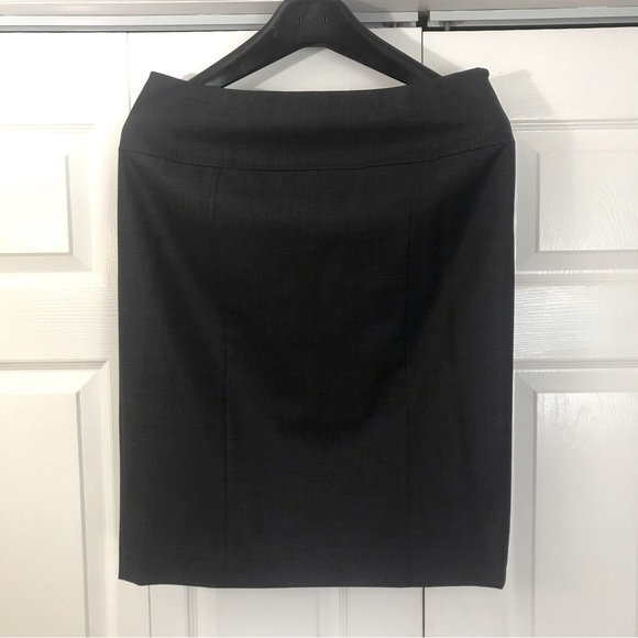 NWT Jones New York charcoal gray, lined, pencil skirt. Size 10. Dry clean only. - Picture 1 of 14